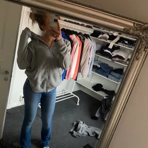 Nike hoodie -  Nike hoodie som sitter oversized på mig som inte kommer till användning💗 Nypris:700 kr Inga defekter.