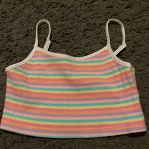 Randig topp - En fin kort randig tröja