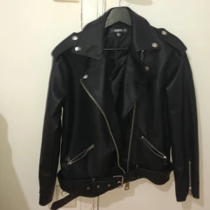  Skinnjacka  - Nytt var lite små för mig