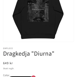Diruna hoodie - Säljer nu min favorit hoodie från Emplece. Det är Diruna hoddien i svart, precis som på bilden. Använd men i ett fint skick! Nypris 649kr. Skriv för frågor🫶🏼🫶🏼