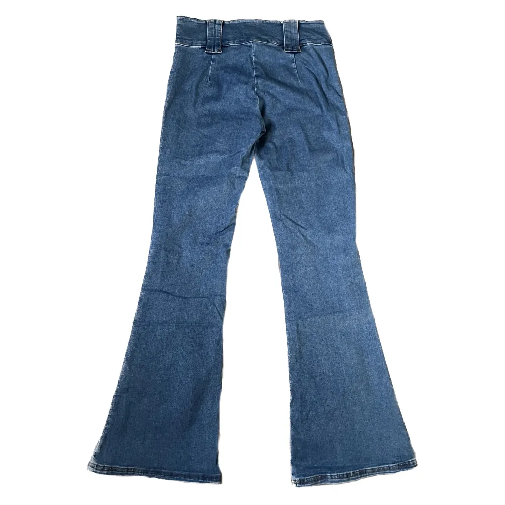 Oanvända jeans från UO storlek 27/32. Low/midwaist. Går bra att använda köp nu!. Jeans & Byxor.