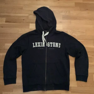Lexington - Lexington zip hoddie  Storlek M Skick 8/10 Köpt för 1500kr