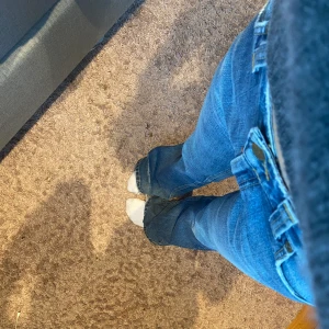 Jeans - INTRESSEKOLL! Skit snygga Low waist bootcut jeans från Lee. Är 175 och sitter skit bra på på mig. Älskar dessa jeans men behöver pengar eller så kan jag tänka mig byta mot ett par andra jeans. 