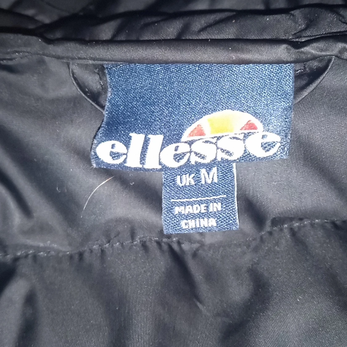 Ellesse jacka i färgen svart - 91