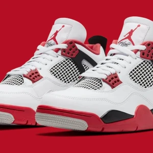 Söker jordans - Söker jordan 1, Jordan 4 eller Jordan 3 i storlek 36 eller 35. Hör av er om ni har något par. Färg spelar ingen roll!!!