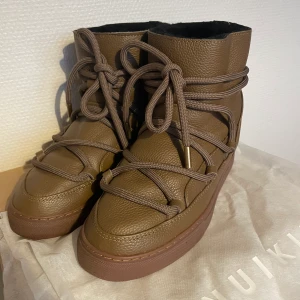 INUIKII  - Storlek 38 Bruna i läder  Använda några timmar bara! Inköpta i sep-22 