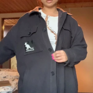 Kangol Kappa - Kangol x HM såldes förra året LIMITED edition🦘🦘🦘 Supersnygg och varm, säljer eftersom jag tycker den är för lång på mig som bara är 157. Fler bilder kan skickas !
