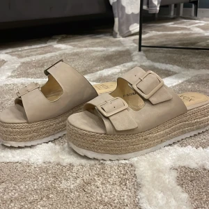 Skor - Super fina sommarskor! Ej använda.   ‼️ köparen står för frakten ‼️