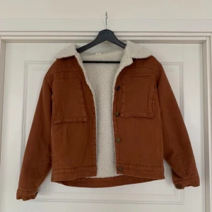 Vintage-jacka - Så snygg vintagejacka köpt på Beyond Retro i London. Storlek s.