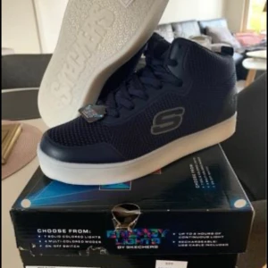 Sketchers  - Sketchers Energy Lights. Nya aldrig använda. Stl 38.  Hund och katt finns i hemmet. 