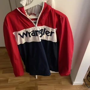 Wrangler half zip medium - Bra skick, sparsamt använd.
