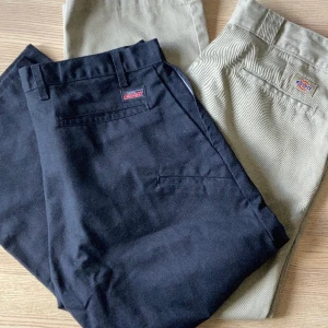 Dickies  - Säljer min sambos dickies i svart (har även i beige) storlek 34x30. Inget att anmärka väldigt fint skick. 