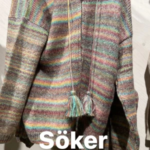 Kofta från urban outfitters  - Söker!! Helst storlek Xs eller S men vilken som helst går bra