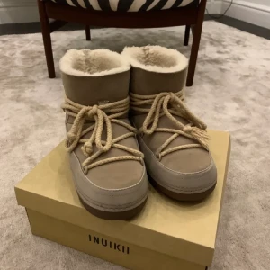 inuikii - säljer mina inuikii skor som är inköpta i december 2020, använda ändast 1 vinter så i väldigt bra skick, nypris är 2999kr