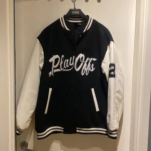 Baseball jacka  - Svart vit jacka från H&M
