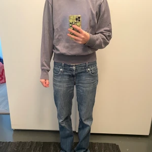 Sweatshirt  - Fin sweatshirt ifrån weekday som knappt har används. Jättefin men kommer tyvärr inte till användning 