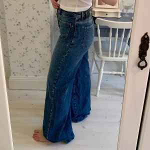 Vida jeans - Vida retrojeans. Uppenbarligen för långa för mig som är 161 men går såklart enkelt att lägga upp!⭐️