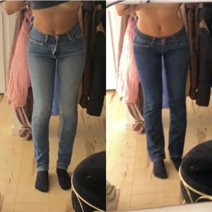 Levis jeans 2st  s/xs - Helt perfekt Levis jeans, passar s/xs. Väldigt fina och formar verkligen. Säljer de tillsammans för 500kr +50kr 