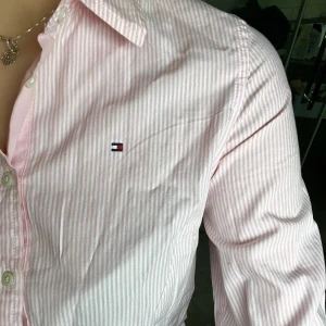 Tommy Hilfiger skjorta - Super fin Tommy Hilfiger skjorta, knappt andvänd