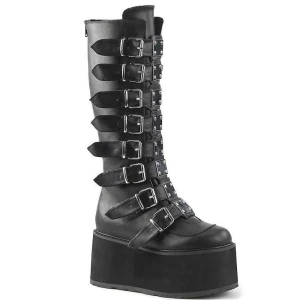 Säljer Demonias - inte mitt foto men skickar video och bild på skorna privat!!   storlek: 38 (har originellt 39 dom är lite stora) färg: svarta 