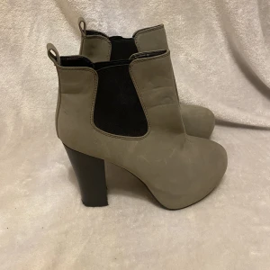 Klackar strl. 38 - Använda 1-2 ggr.