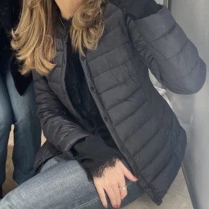 Jacka  - Snygg Jacka, perfekt till våren! Köparen står för frakt ❤️