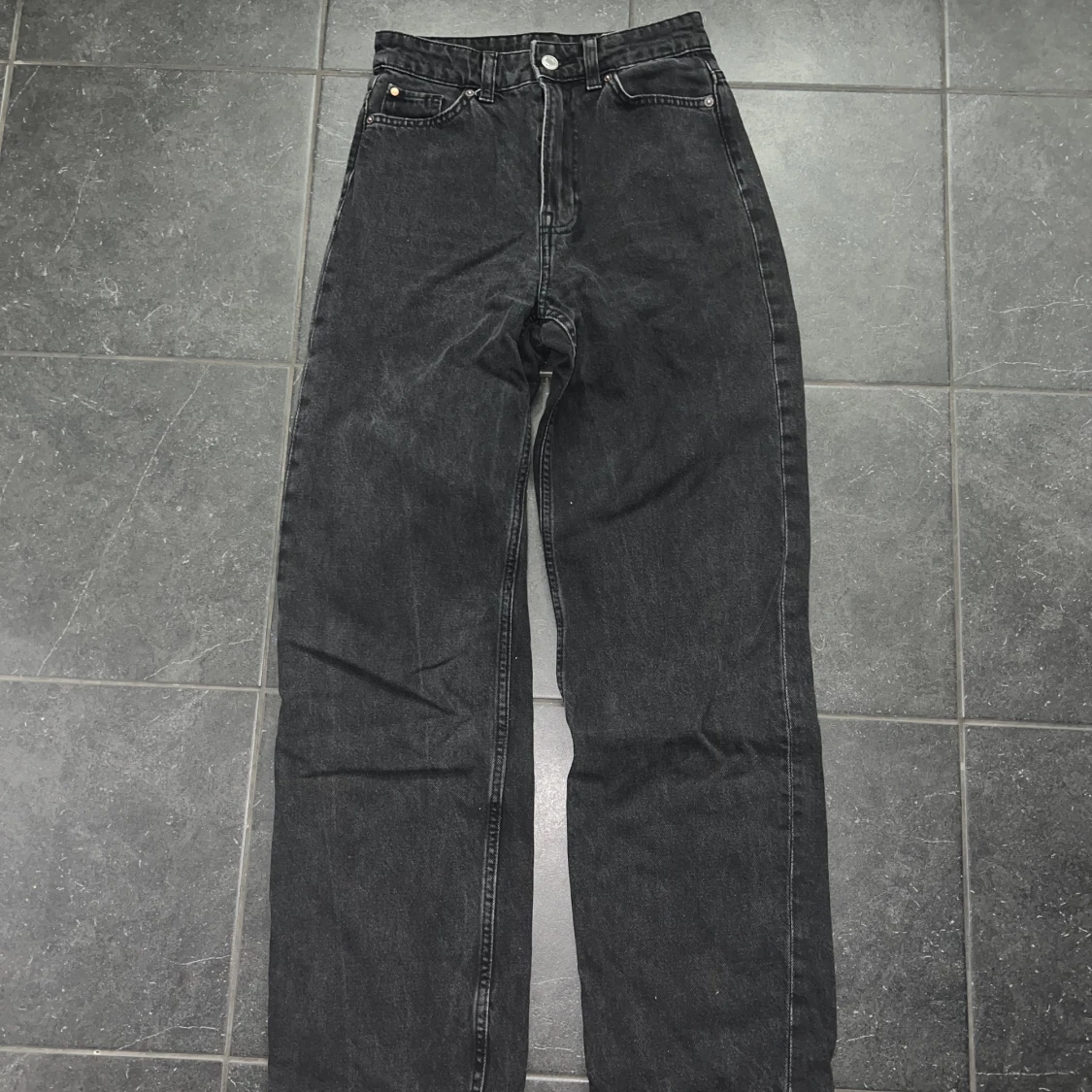 Svarta jeans