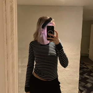 Polarn & pyret tröja - Polarn och pyret tröja i marinblå i storlek XS. Nypris 350. 