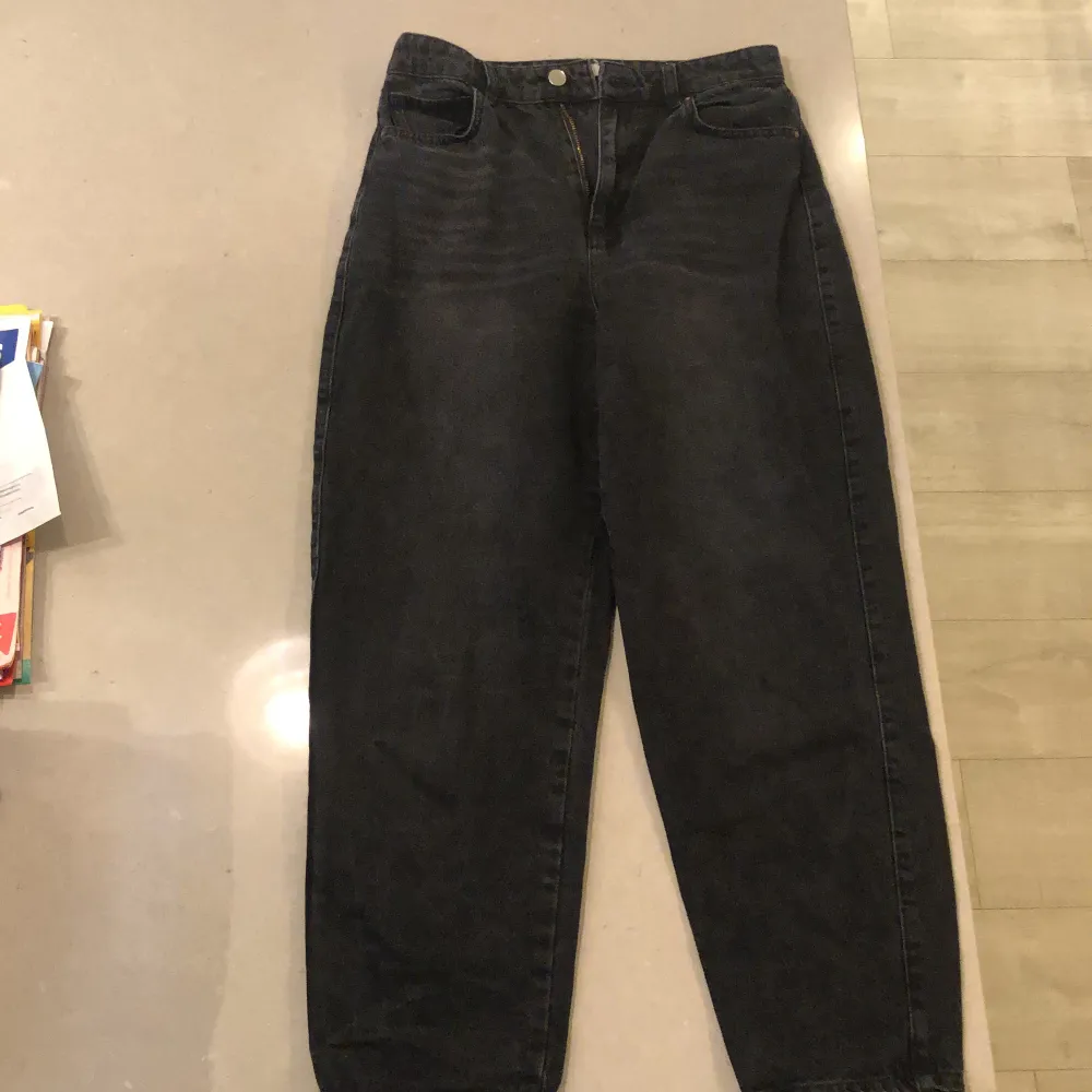Svarta jeans i storlek 38. Jeans & Byxor.