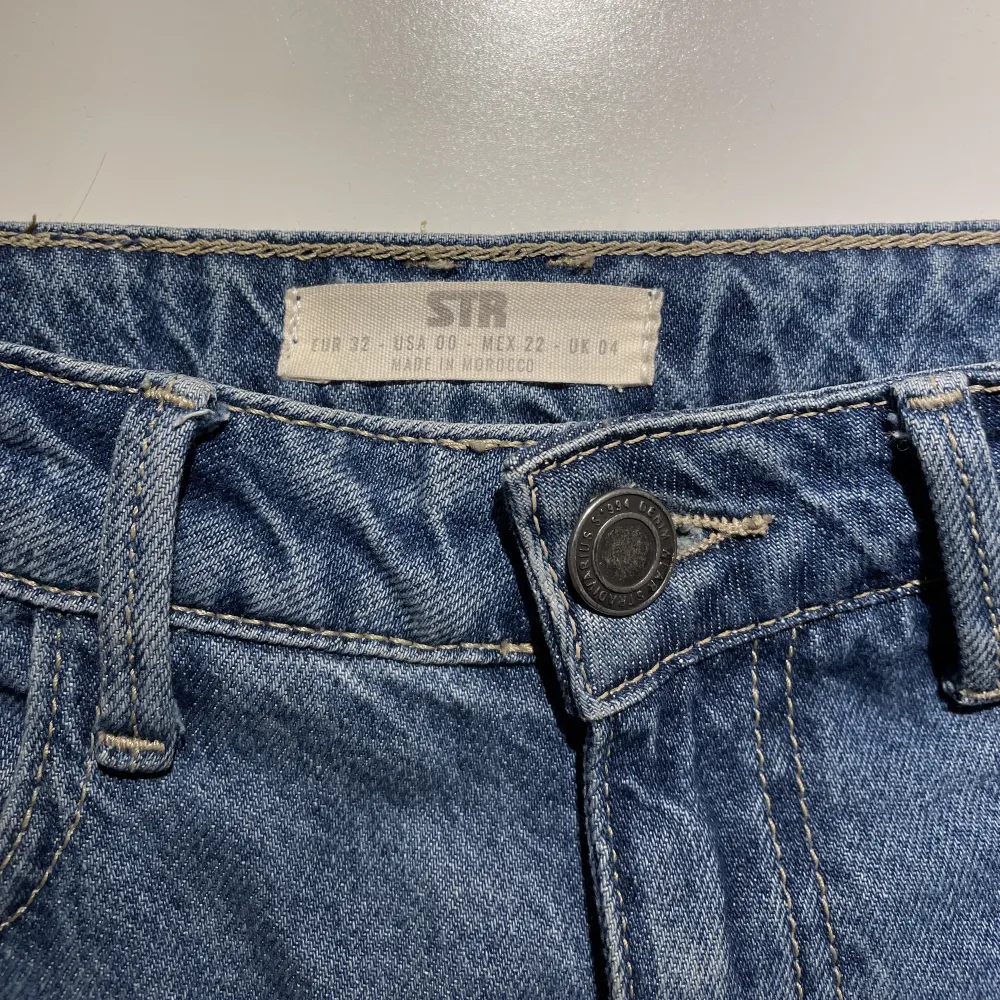 Nya bootcut jeans från Stradivarius. Säljer dom pågrund utav att dom inte passar. 💗. Jeans & Byxor.