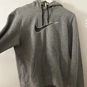 Nike hoodie  - Nike hoodie, bra skick.