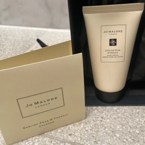 Jo Malone - English pear and fresia handkräm och doftprov