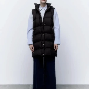 Väst  - Super fin längre väst från zara, passar till allt & är varm! 