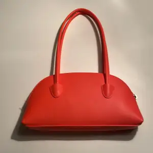 Orange handväska från H&M, fint skick