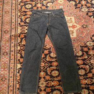 Carhartt Jeans - Carhartt Texas Pant. Köpte dem begagnade för 400 men de är i utmärkt skick. De passar bra och har en mycket fin tvätt. Meddela mig gärna om du vill förhandla om priset :)