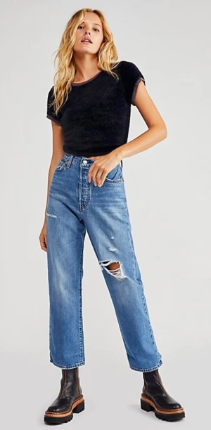 Levis Rib Cage - Säljer ett par snygga jeans av modellen Rib Cage. Avklippta nedtill, går till fotknölarna på mig som är 1,73 cm. 