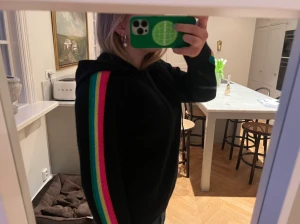 Fromfuture hoodie  - Säljer denna fromfuture Kashmir hoodien! Väldigt fint skick därefter knappt använd alls! Skriv vid intresse eller frågor<33