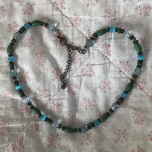 halsband  - 20kr + 15kr frakt