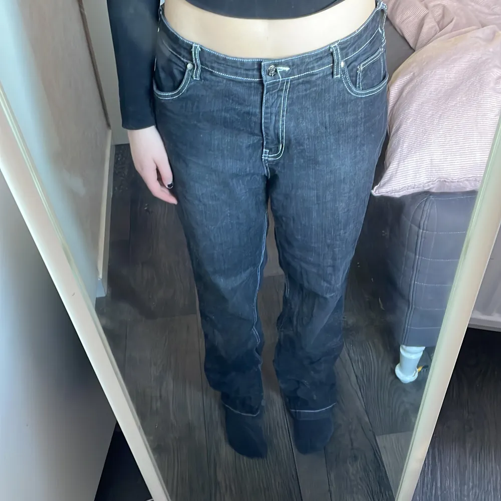 Sälher dessa då dem ej kommer till användning, byxorna passar mig bra som vanligtvis har storlek 28👍🏻. Jeans & Byxor.