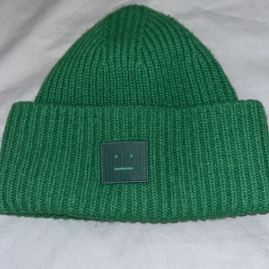 ACNE MÖSSA  - Grön acne mössa som varit slutsåld nästan överallt, man/kvinna ❤️ nyköpt❤️