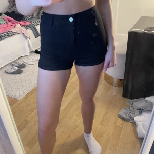 Jeansshorts från hm i storlek S - Jeansshorts i bra skick❤️