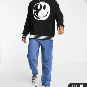 Mellanblå slouchy jeans med tvättad finish - Väldigt fina jeans, för stora för mig bara. Knappt använda och tvättas självklart innan de skickas iväg!