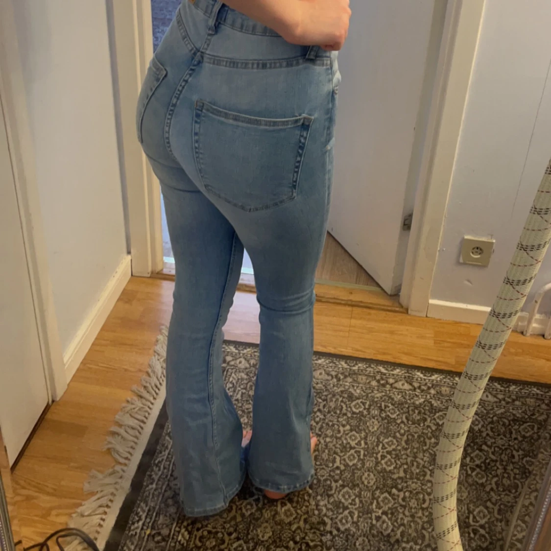 Lager 157 utsvängda jeans