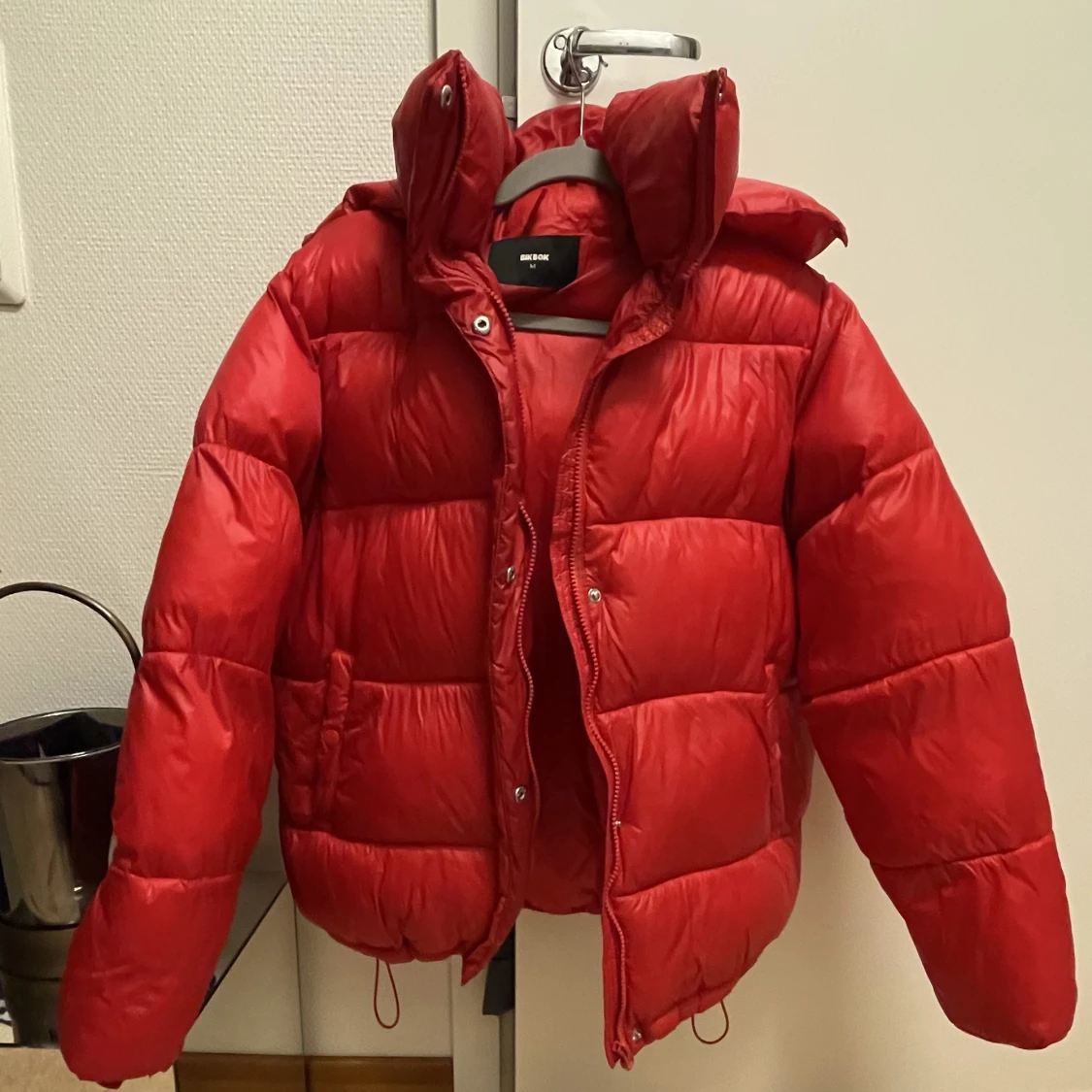 Röd pufferjacka - 90