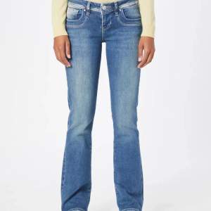 Säljer mina super fina ltb jeans då jag köpt fel storlek. De är knappt använda & är i super bra skick! Nypris 725kr - mitt pris 450kr, snabb affär = 400kr. Vid intresse eller fråga är det bara att kontakta!☺️