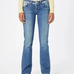 Ltb jeans  - Säljer mina super fina ltb jeans då jag köpt fel storlek. De är knappt använda & är i super bra skick! Nypris 725kr - mitt pris 450kr, snabb affär = 400kr. Vid intresse eller fråga är det bara att kontakta!☺️
