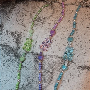 Handgjorda armband🤍 - Handgjorda armband som passar alla storlekar✨ Alla tre för 50 kr🤍