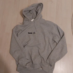 Y2K hoodie  - Y2K hoodie med brodyr. Dm för frågor