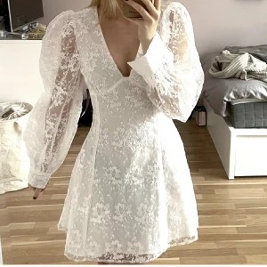 SÖKER - Söker denna klänninge i storlek 34/36! hör av er om ni säljer eller vet någon som säljer🫶🫶