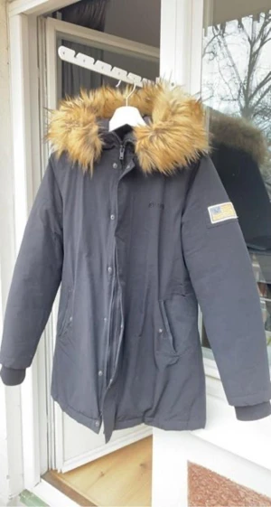 Vinterjacka - Jacka från Svea. Knappt använd säljs för att jag fått en annan jacks
